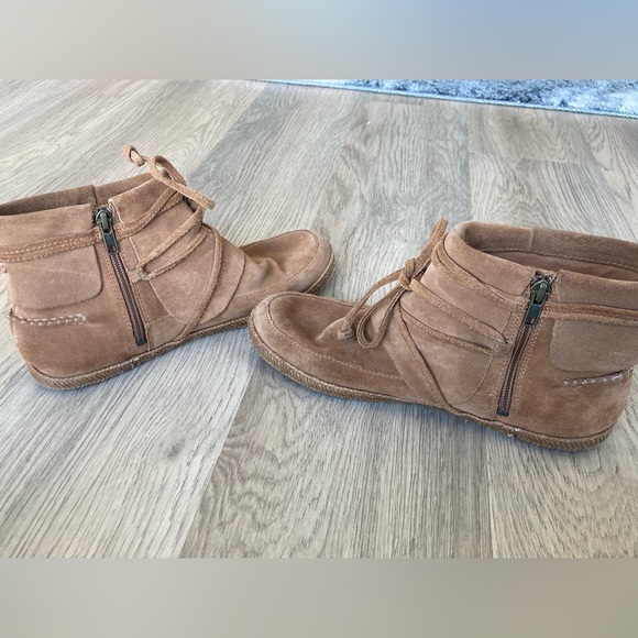UGG reid Women's Chestnut Ankle Booties - Picture 6 of 11